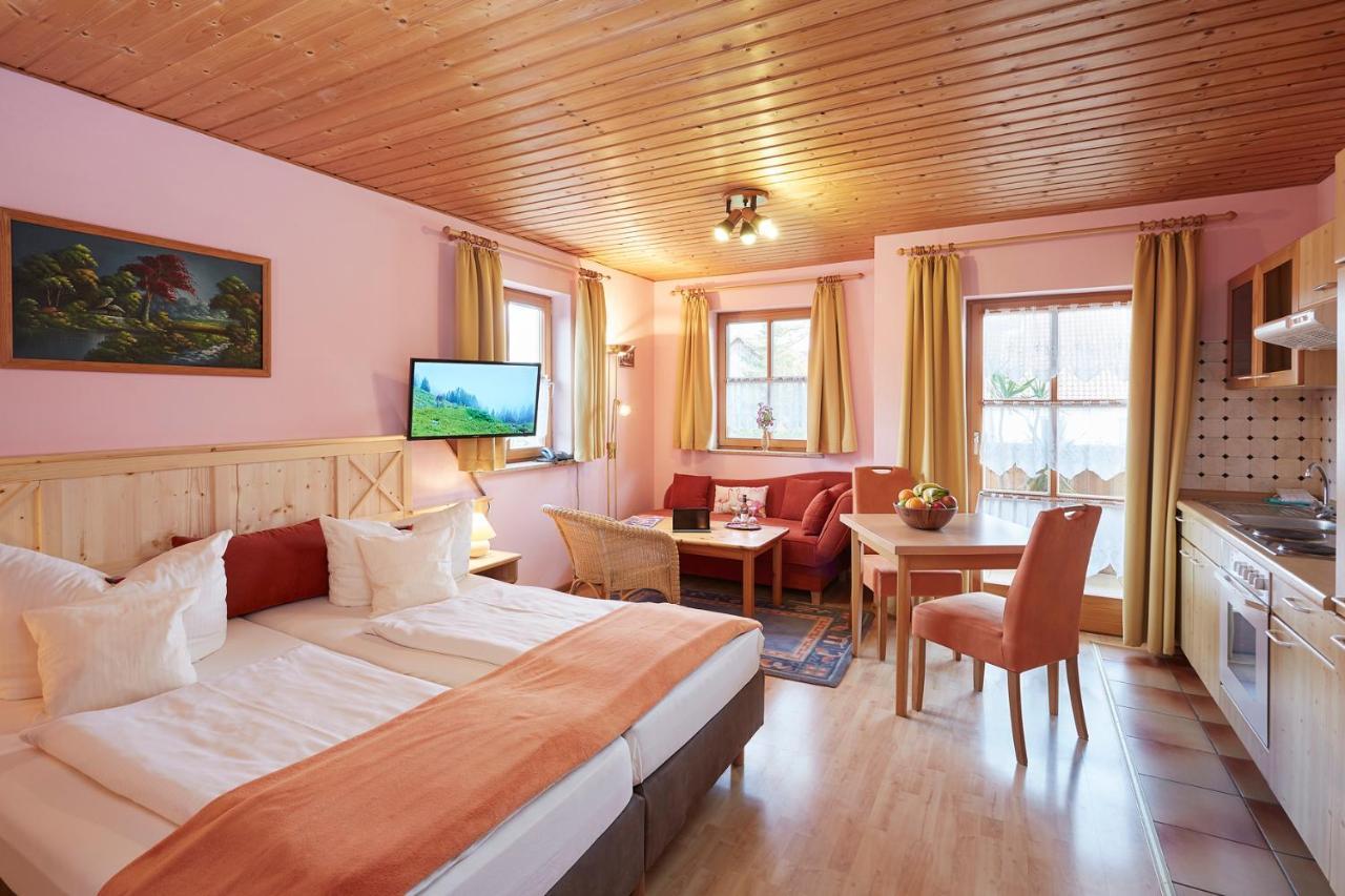 Land- Und Aktivhotel Altmuehlaue 바트로다흐 외부 사진